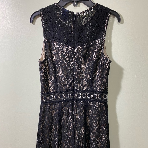 Black and Nude Lace Dress - Picture 3 of 4